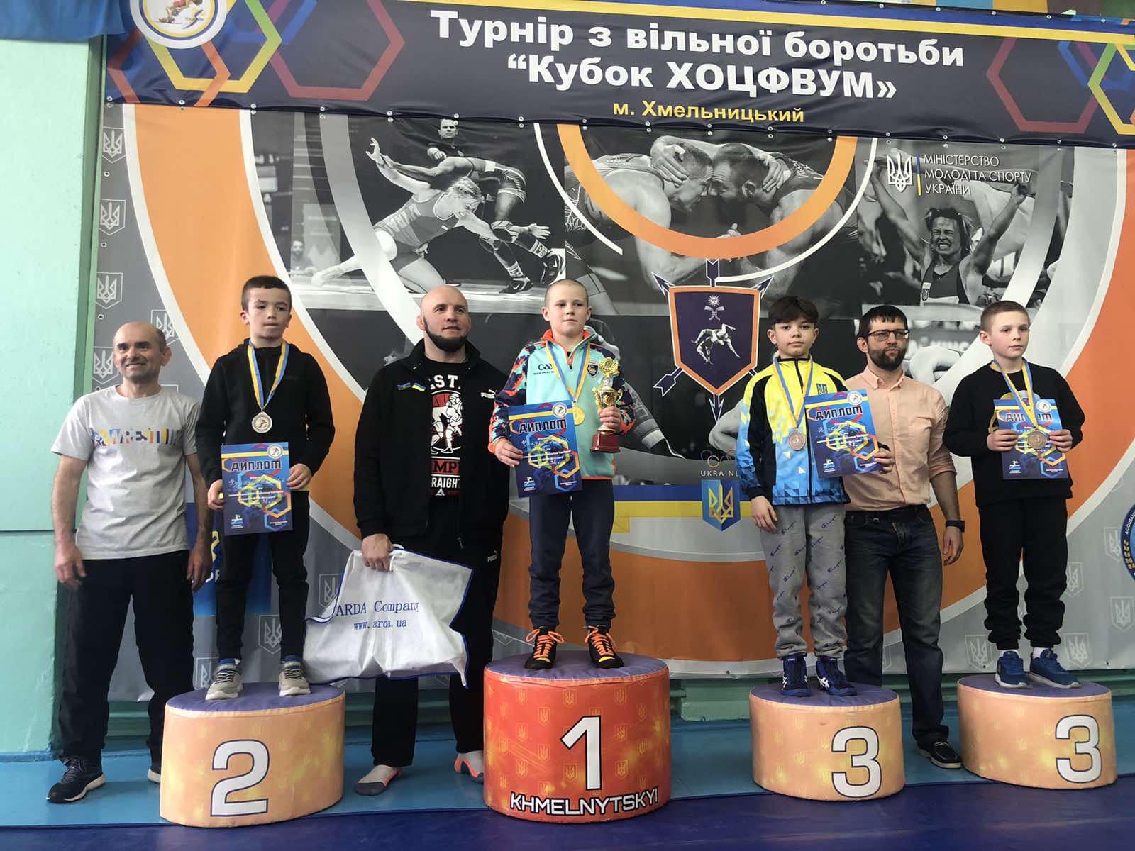 Юні борці з Калуша стали переможцями турніру в Хмельницькому