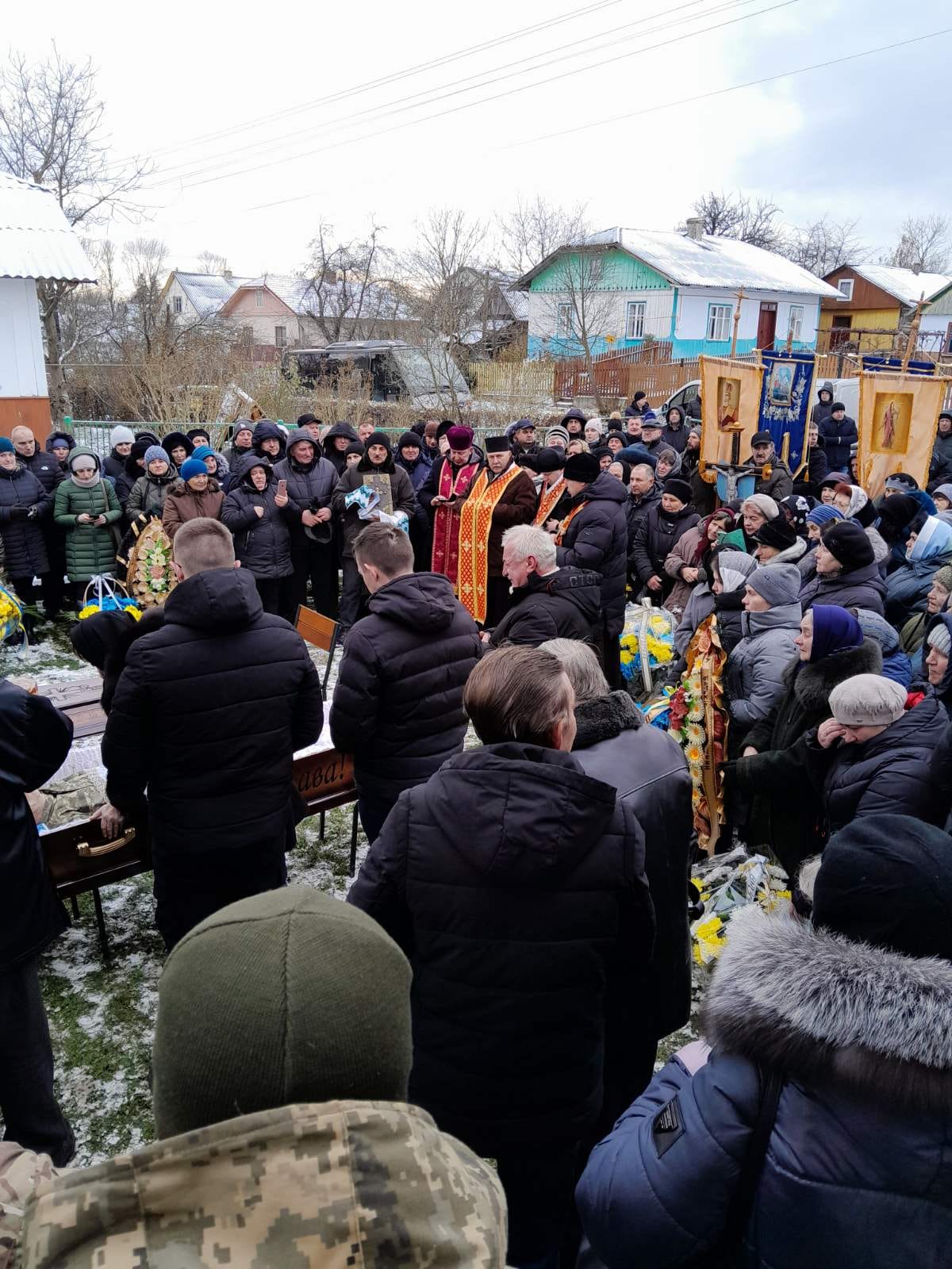 Героя Богдана Боднара, який поліг на війні, зі сльозами провели в останню путь