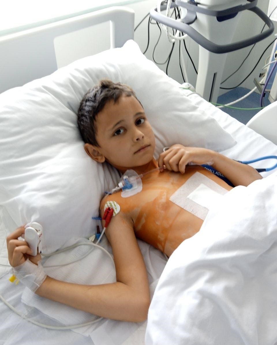 Помер семирічний хлопчик з Прикарпаття, який з матір'ю потрапив під ракетний удар по Охматдиту