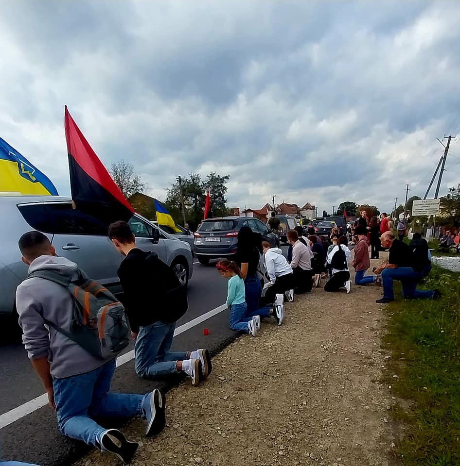 До рідного дому "на щиті" повернувся прикарпатець Тарас Артемович