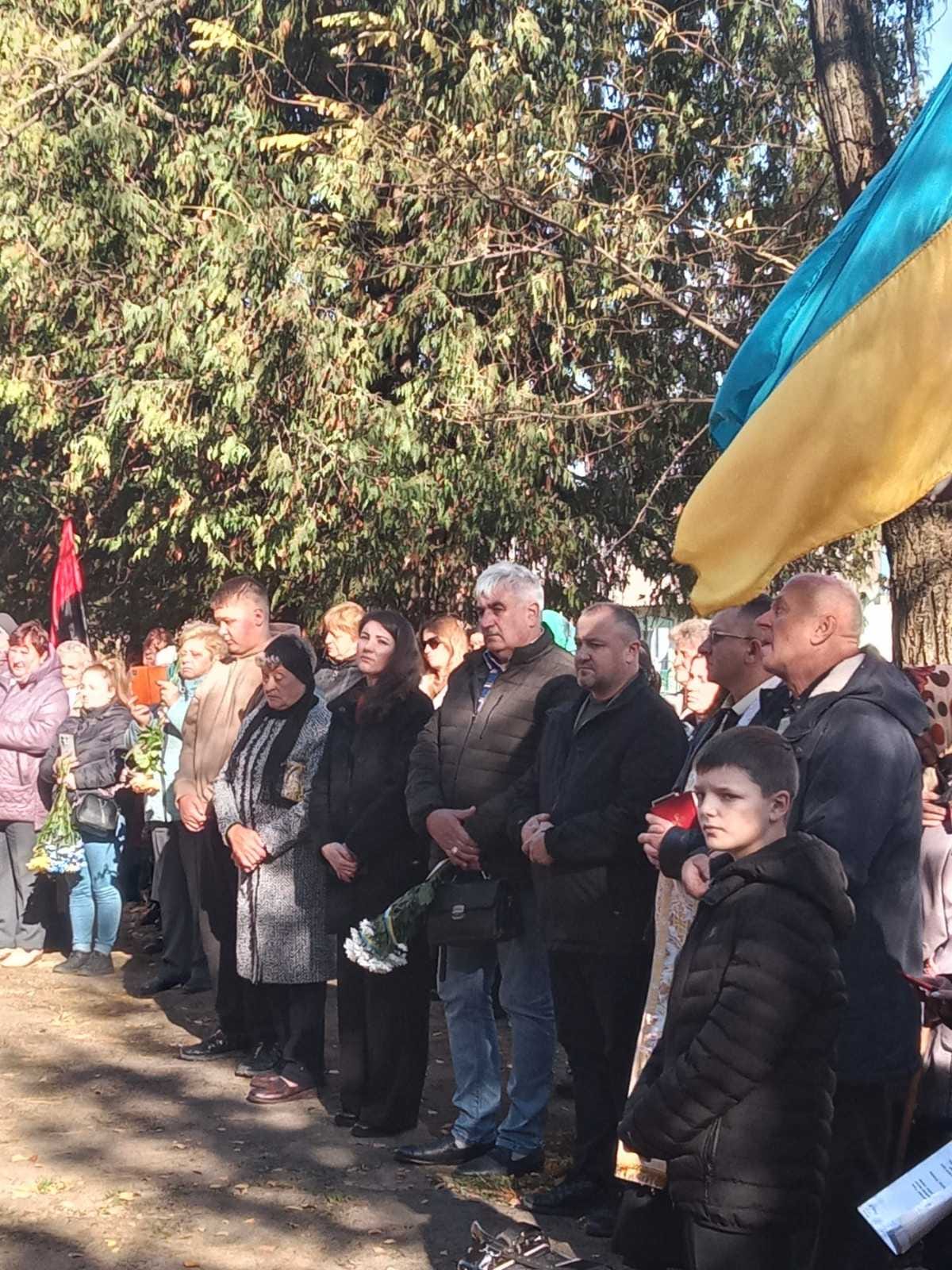 На Прикарпатті відкрили пам’ятну дошку загиблому воїну Мирославу Пилипіву