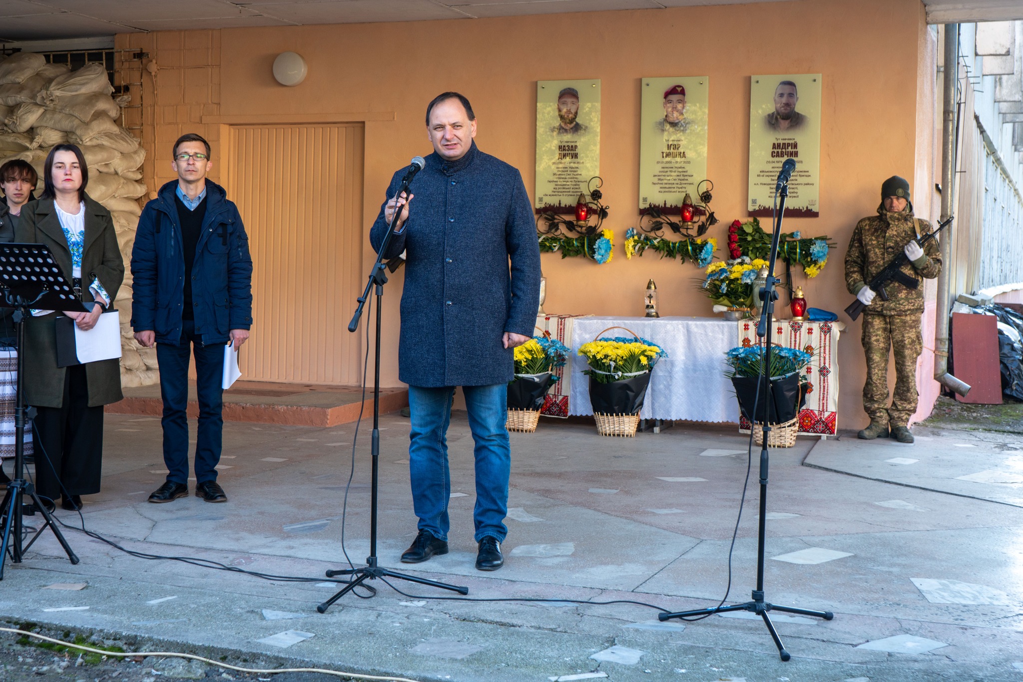 В Івано-Франківську відкрили меморіальну дошку полеглому Андрію Савчину (Фото)