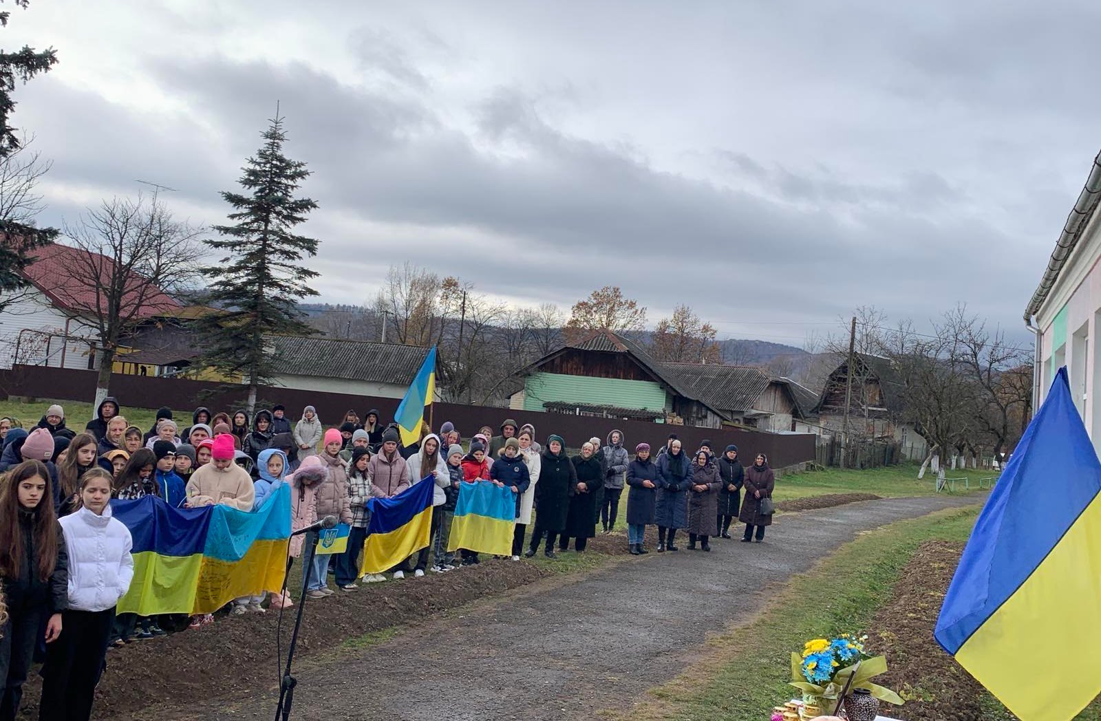 На Прикарпатті встановили анотаційну дошку захиснику Сергію Варику