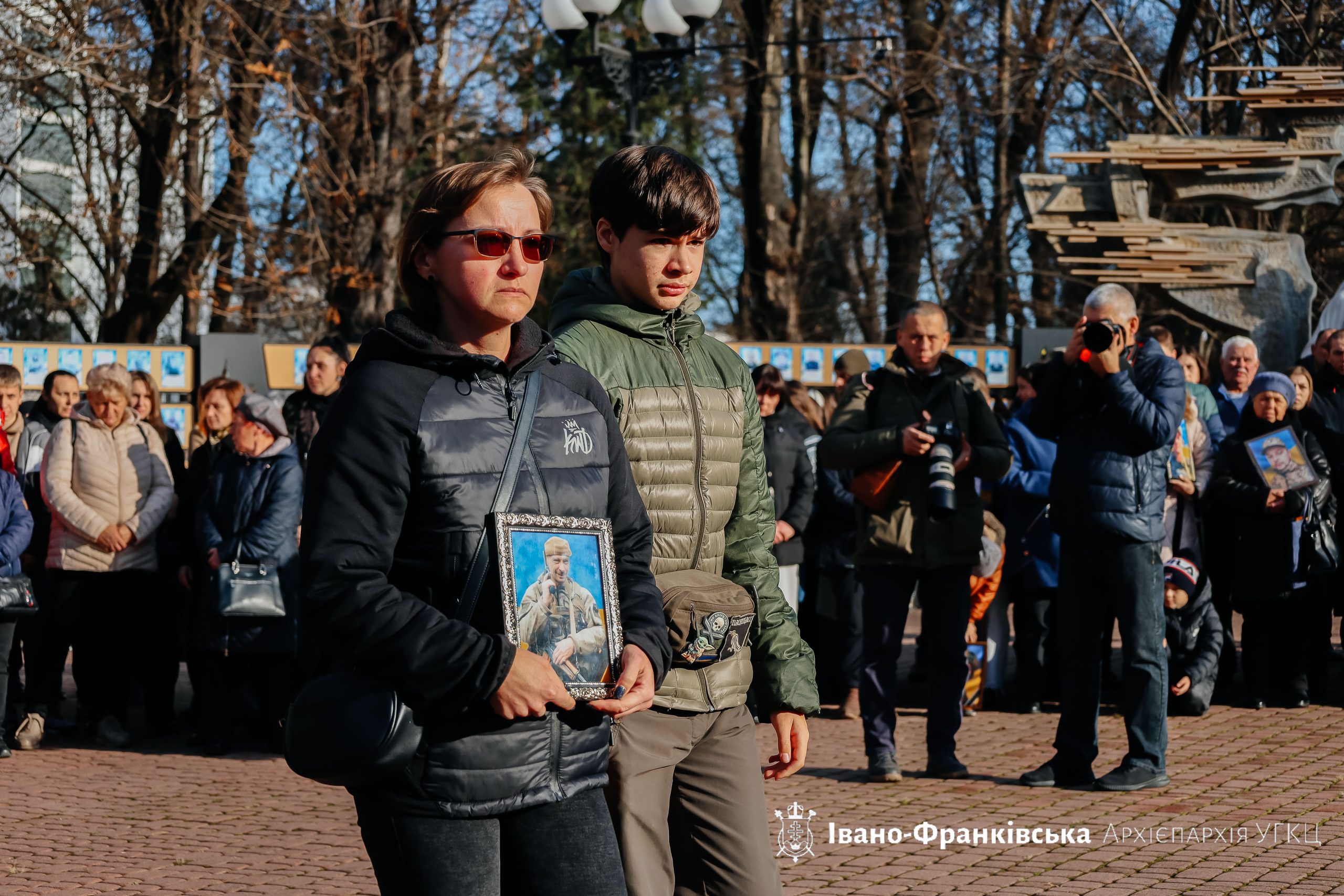 1000 днів повномасштабної війни: у Франківську "Дзвоном пам’яті" вшанували полеглих Захисників