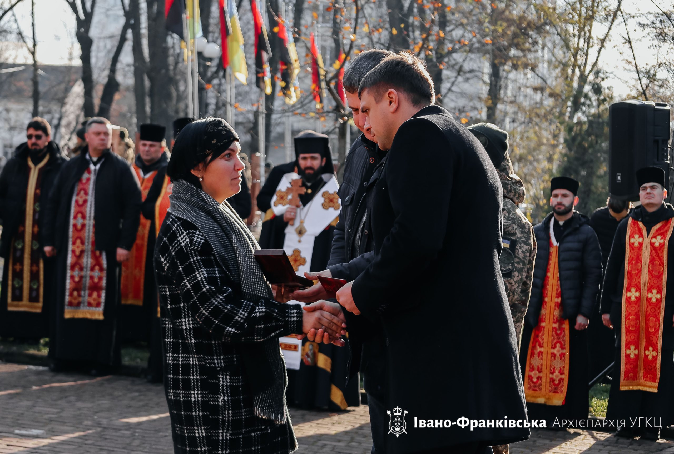 1000 днів повномасштабної війни: у Франківську "Дзвоном пам’яті" вшанували полеглих Захисників