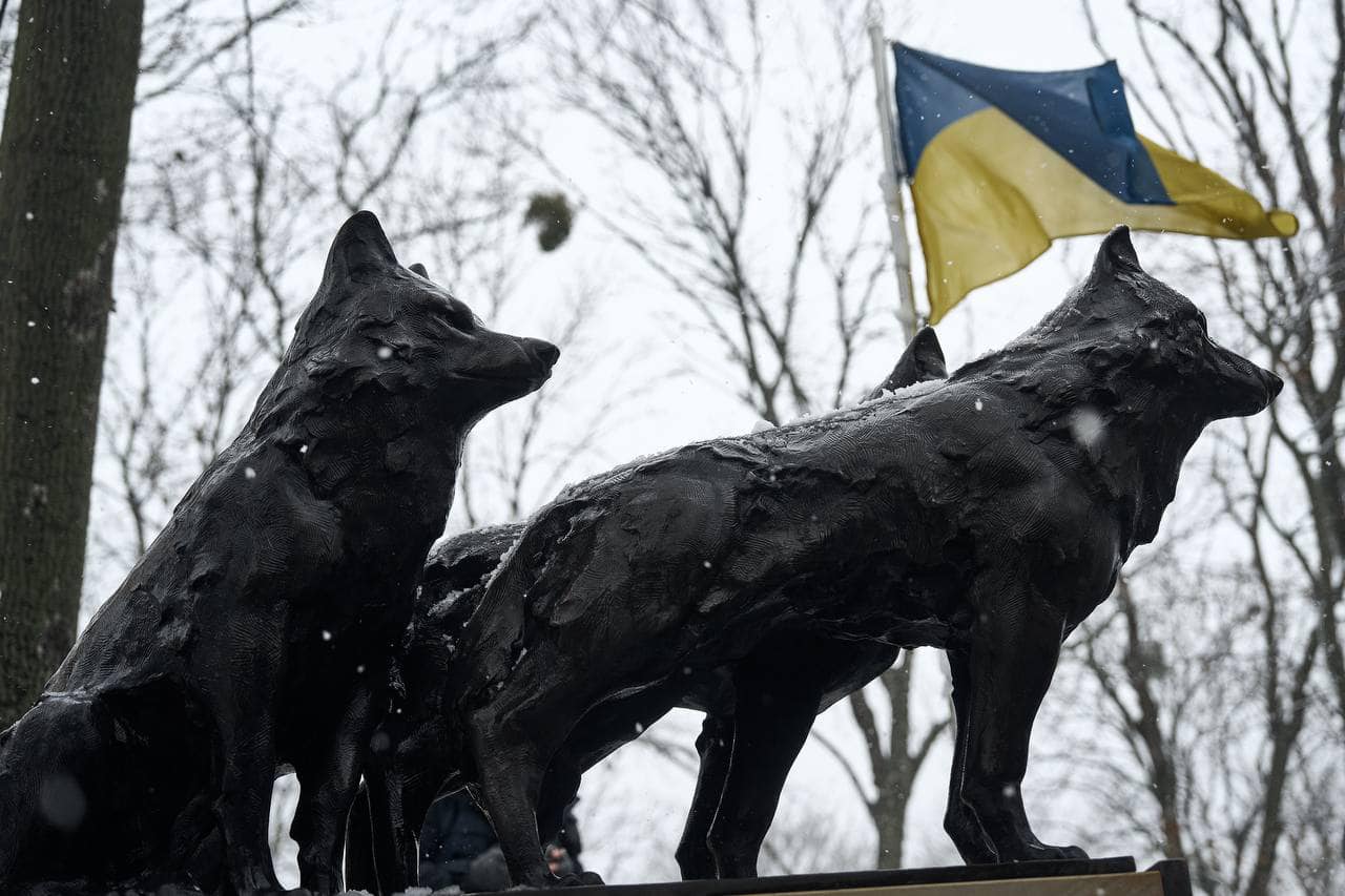 У Києві відкрили монумент Герою України Дмитру Коцюбайлу "Да Вінчі" (Фото)