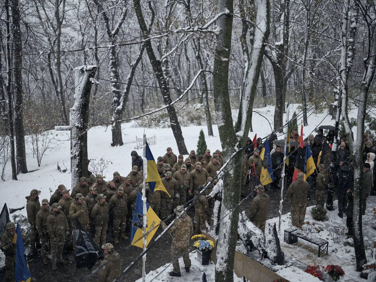 У Києві відкрили монумент Герою України Дмитру Коцюбайлу "Да Вінчі" (Фото)