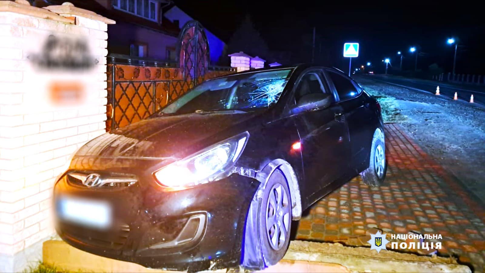 Переходила дорогу: в Долині під колеса автівки потрапила 70-річна жінка (Фото)