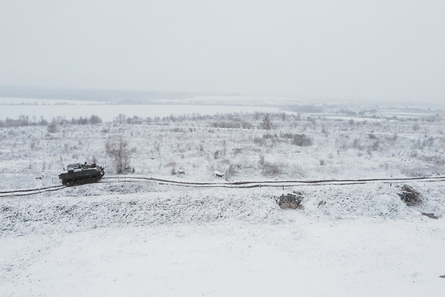 Як механіки-водії опановують бронетранспортер FV432 в умовах, наближених до бойових (Відео)